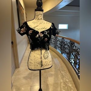 off the shoulder crop top KENDAL AND KYLIE collection